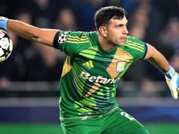 emiliano-martinez-aston-villa-2024-1731805484-154364